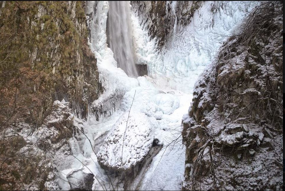 Πάγωσε καταρράκτης στην Ξάνθη – ΦΩΤΟ
