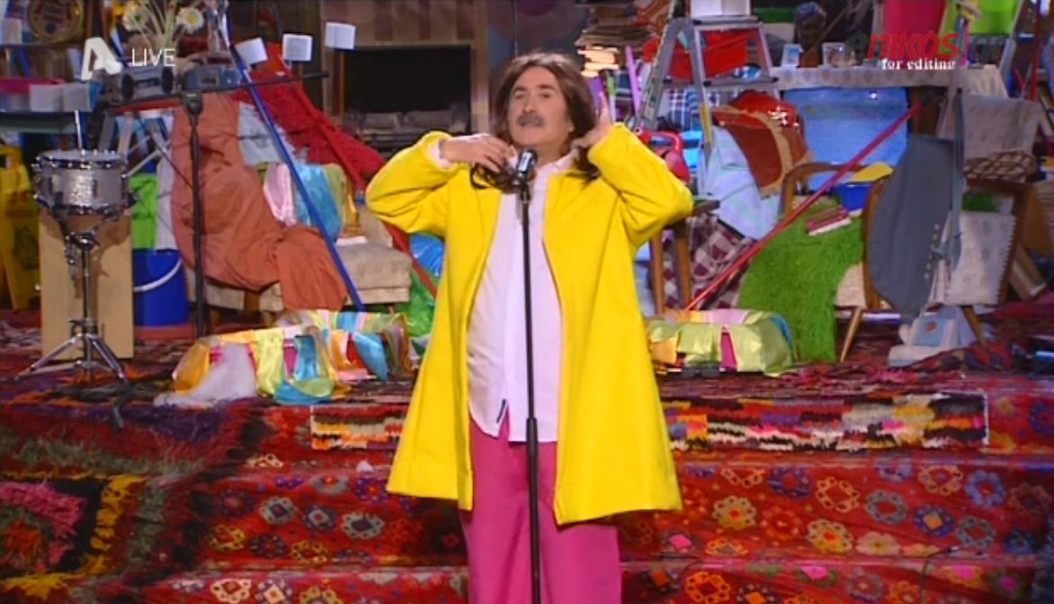 Ο Λάκης Λαζόπουλος “ντύθηκε” Κωνσταντοπούλου – ΒΙΝΤΕΟ