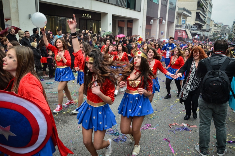 Σταϊκούρας και Σταυρογιάννης στην παρέλαση του καρναβαλιού – ΦΩΤΟ