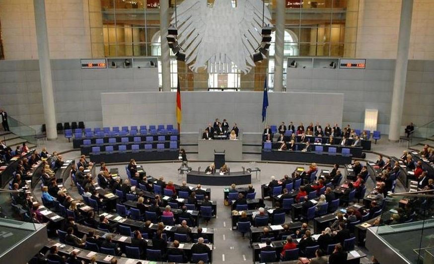 Υπέρ της παράτασης της δανειακής σύμβασης η γερμανική Bουλή