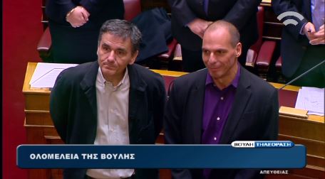 Η γκριμάτσα του Βαρουφάκη στην ορκωμοσία – ΒΙΝΤΕΟ