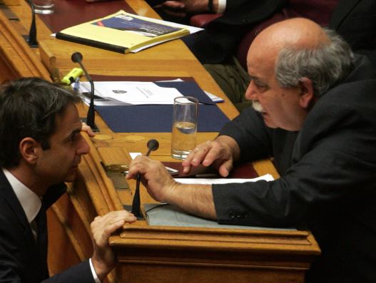 Ο “πρώην” και ο “νυν” τα λένε στη Βουλή – ΦΩΤΟ