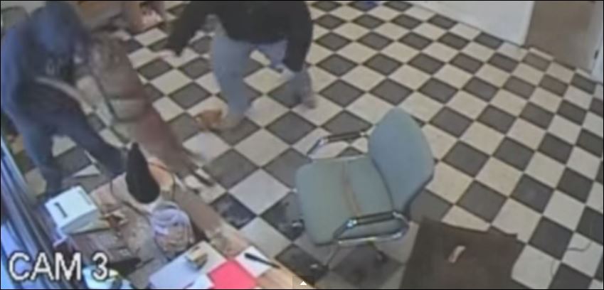 Ο ληστής φοβήθηκε τον σκύλο – ΒΙΝΤΕΟ