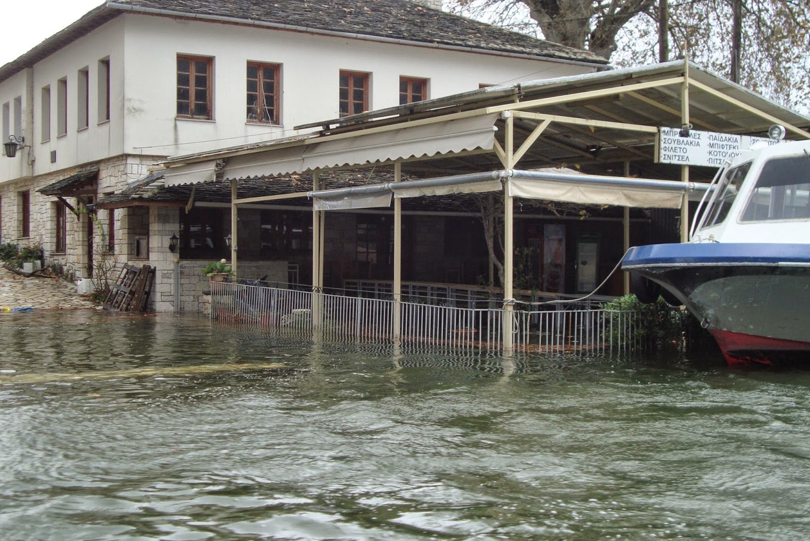Πλημμύρισε και το νησί της λίμνης Παμβώτιδας – ΦΩΤΟ
