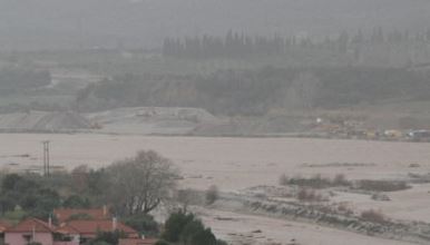 Ανεβαίνει επικίνδυνα η στάθμη του Ευήνου – BINTEO