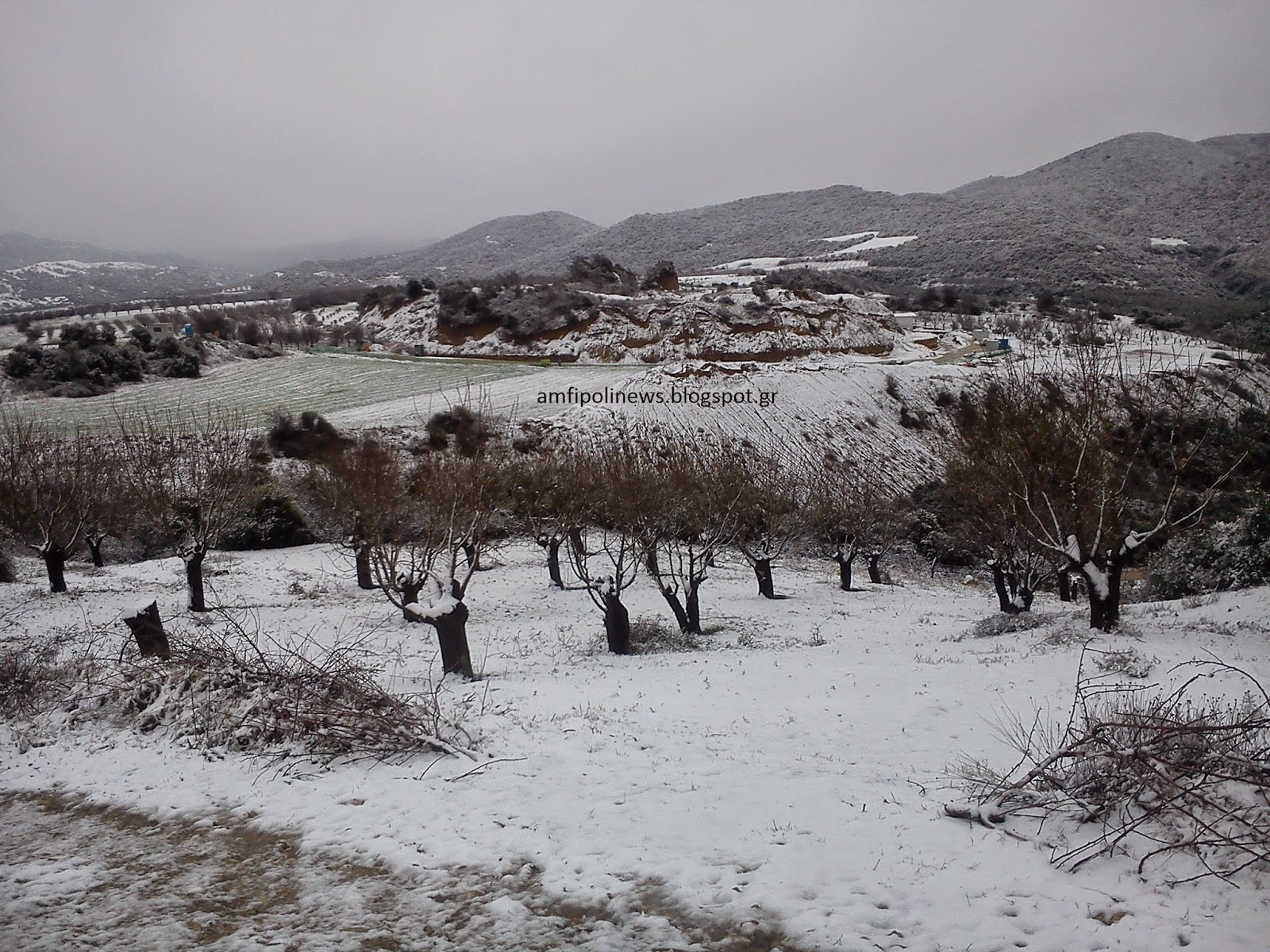 Χιόνι κάλυψε τον τύμβο Καστά στην Αμφίπολη – ΦΩΤΟ