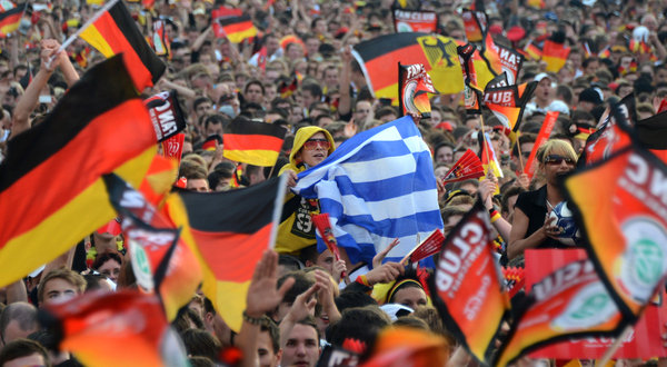 Υπέρ της παραμονής της Ελλάδας στο ευρώ οι Γερμανοί