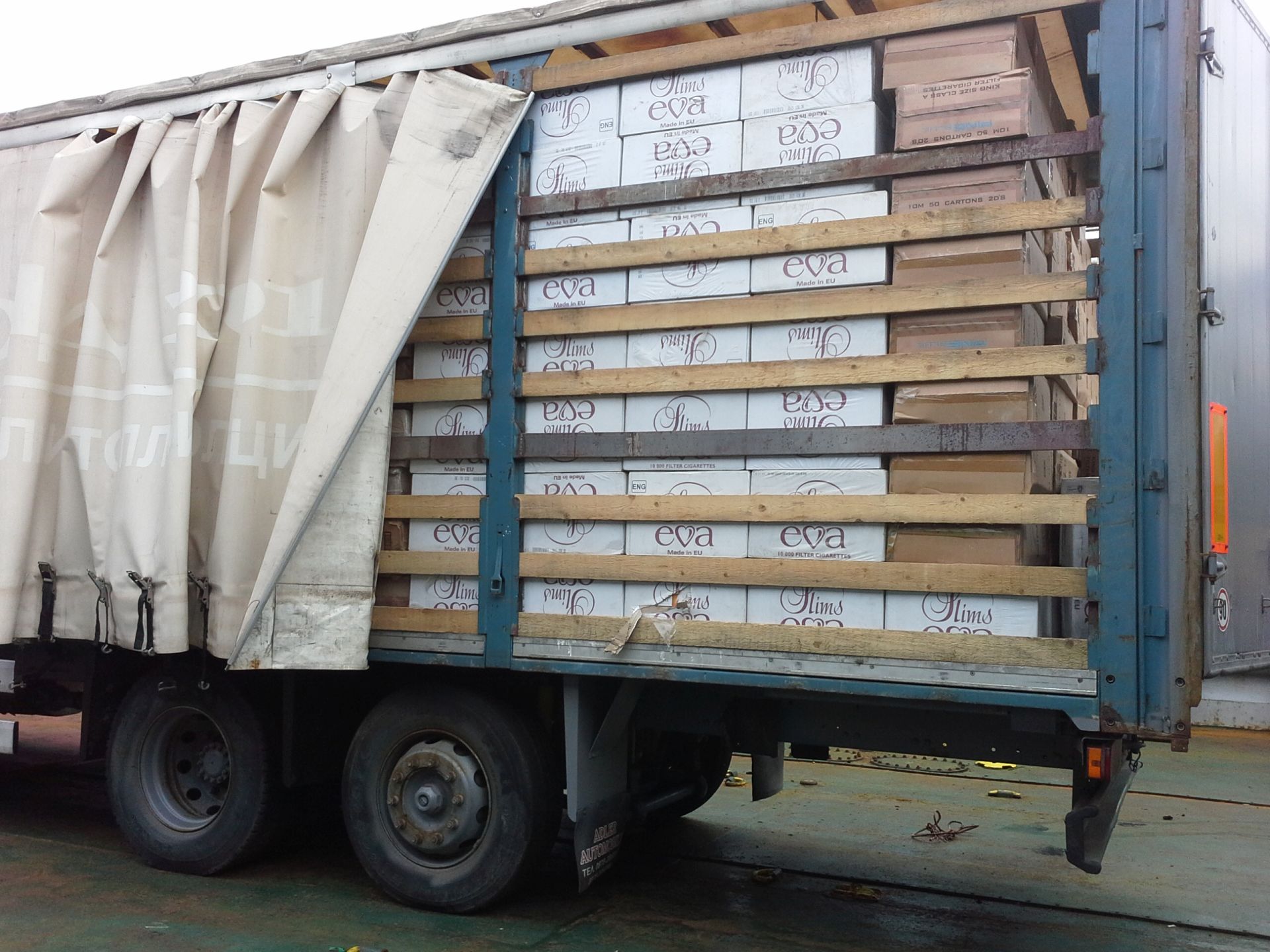 Μπλόκο σε 4 εκατ. λαθραία τσιγάρα