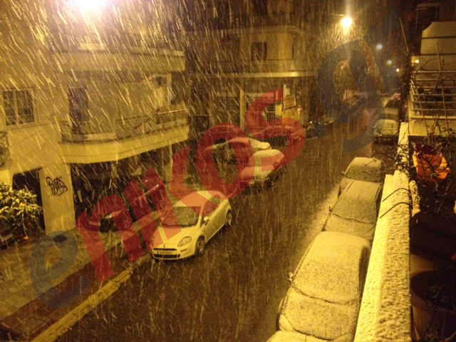 Πυκνό χιόνι στο Παγκράτι – ΦΩΤΟ