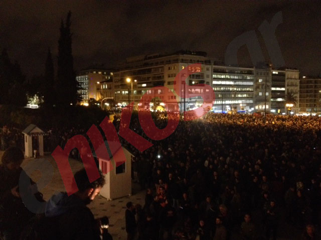 Η συγκέντρωση υπέρ της κυβέρνησης από την… Βουλή – ΦΩΤΟ