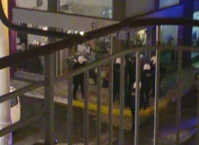 Συμπλοκή με τραυματία και προσαγωγές στην Καλαμάτα – ΒΙΝΤΕΟ