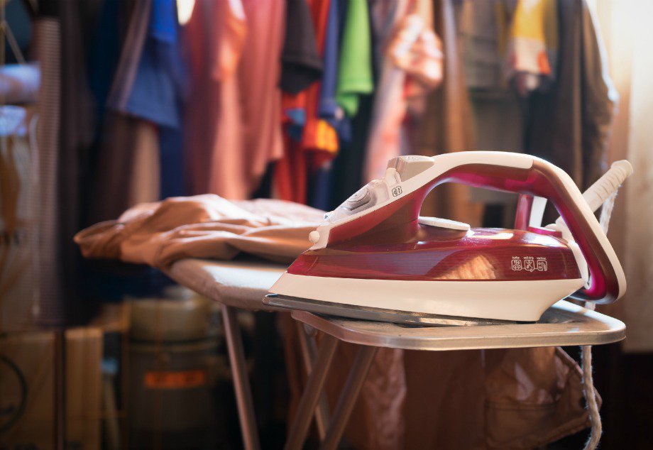 Πως να καθαρίσεις την μαυρισμένη πλάκα από το σίδερο