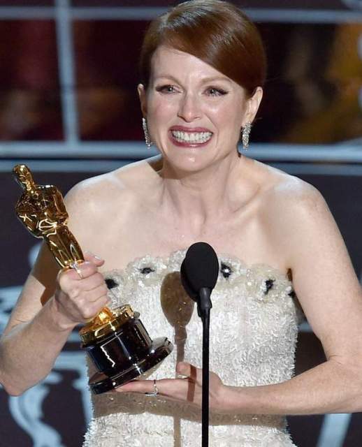 Η Τζούλιαν Μουρ κέρδισε το Όσκαρ Α΄ γυναικείου ρόλου