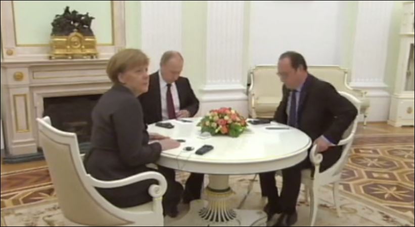 Μέρκελ και Πούτιν, δυο ξένοι στο ίδιο τραπέζι – ΒΙΝΤΕΟ
