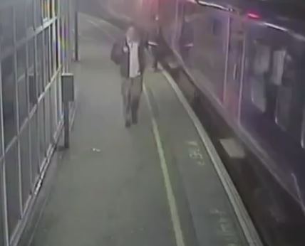 Τον παρέσυρε τρένο και επέζησε – ΒΙΝΤΕΟ