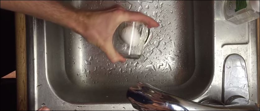 Ξεφλουδίστε το αυγό με… ποτήρι – ΒΙΝΤΕΟ