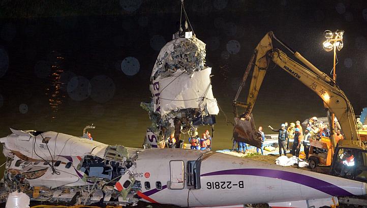 TransAsia: Βρέθηκε το πτώμα του πιλότου με το πηδάλιο στα χέρια