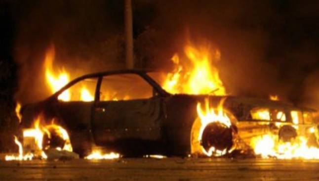 “Έσβησαν” τα ίχνη τους βάζοντας φωτιά στο κλεμμένο αυτοκίνητο
