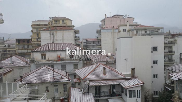 Χιονίζει στην Τρίπολη – ΒΙΝΤΕΟ