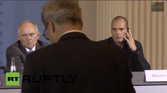 Η έκφραση οργής του Σόιμπλε όταν ο Βαρουφάκης αναφέρθηκε στους “ναζί” – ΦΩΤΟ