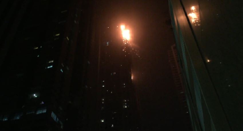 Στις φλόγες ουρανοξύστης στο Ντουμπάι – ΒΙΝΤΕΟ