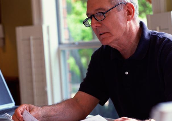 Φρένο στις μειώσεις συντάξεων με νόμο