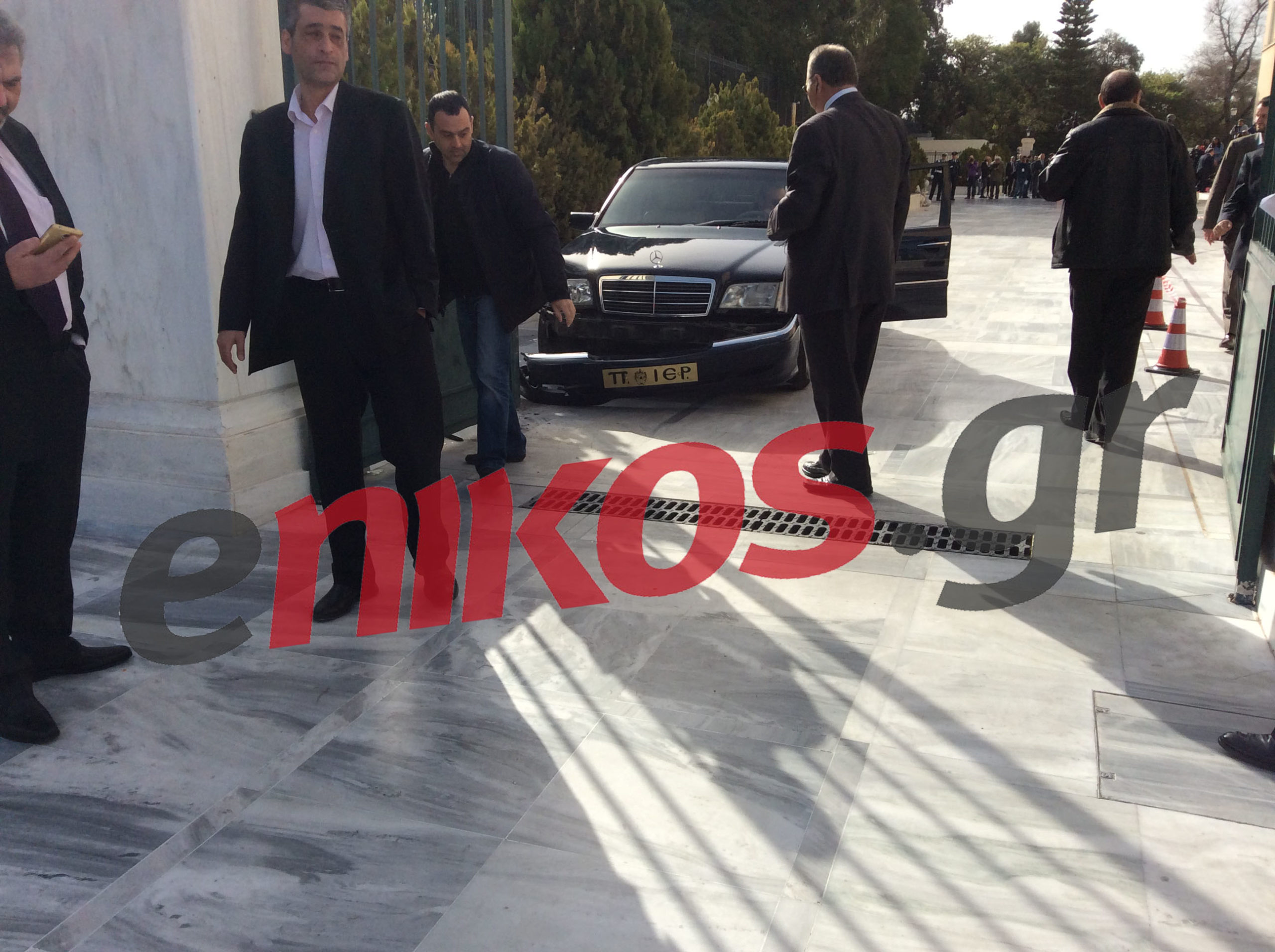 Τώρα- Τροχαίο στον προαύλιο χώρο της Βουλής – ΦΩΤΟ – BINTEO