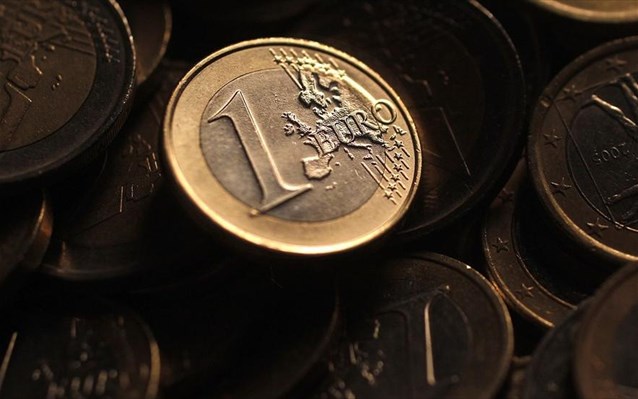 Bloomberg: Το πρόβλημα της ΕΕ δεν είναι η Ελλάδα είναι το ευρώ