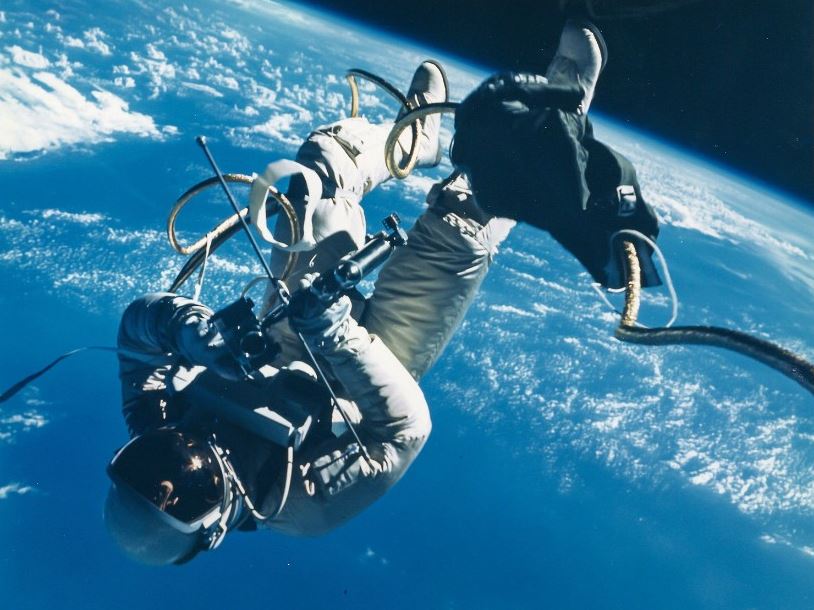 Στο σφυρί 700 φωτογραφίες της NASA – ΦΩΤΟ