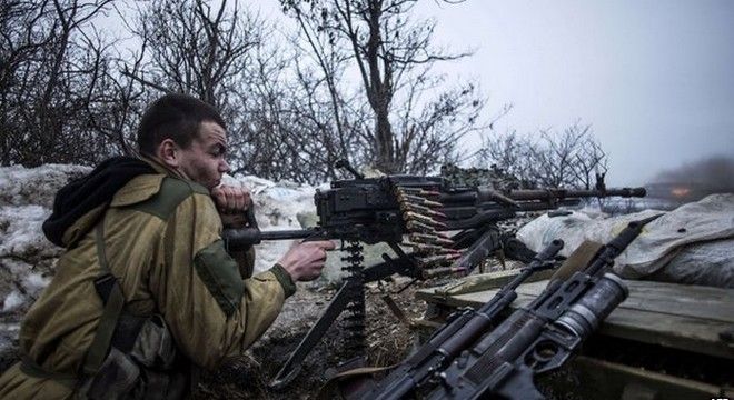 Ο Λευκός Οίκος επανεξετάζει το ενδεχόμενο να προσφέρει όπλα στο Κίεβο