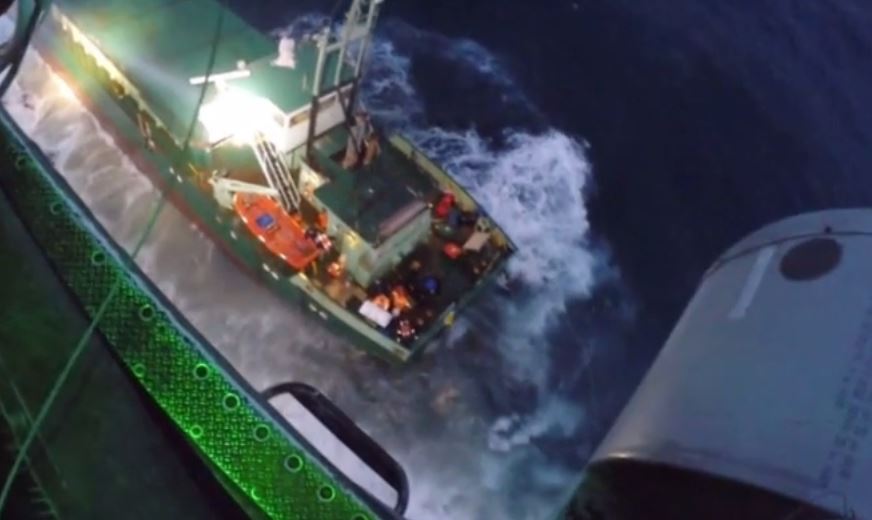 Η διάσωση του πληρώματος του “Kerem S” από Super Puma – ΒΙΝΤΕΟ