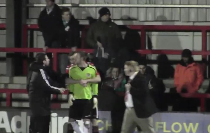 Τερματοφύλακας επιτέθηκε σε οπαδό αντίπαλης ομάδας – ΒΙΝΤΕΟ