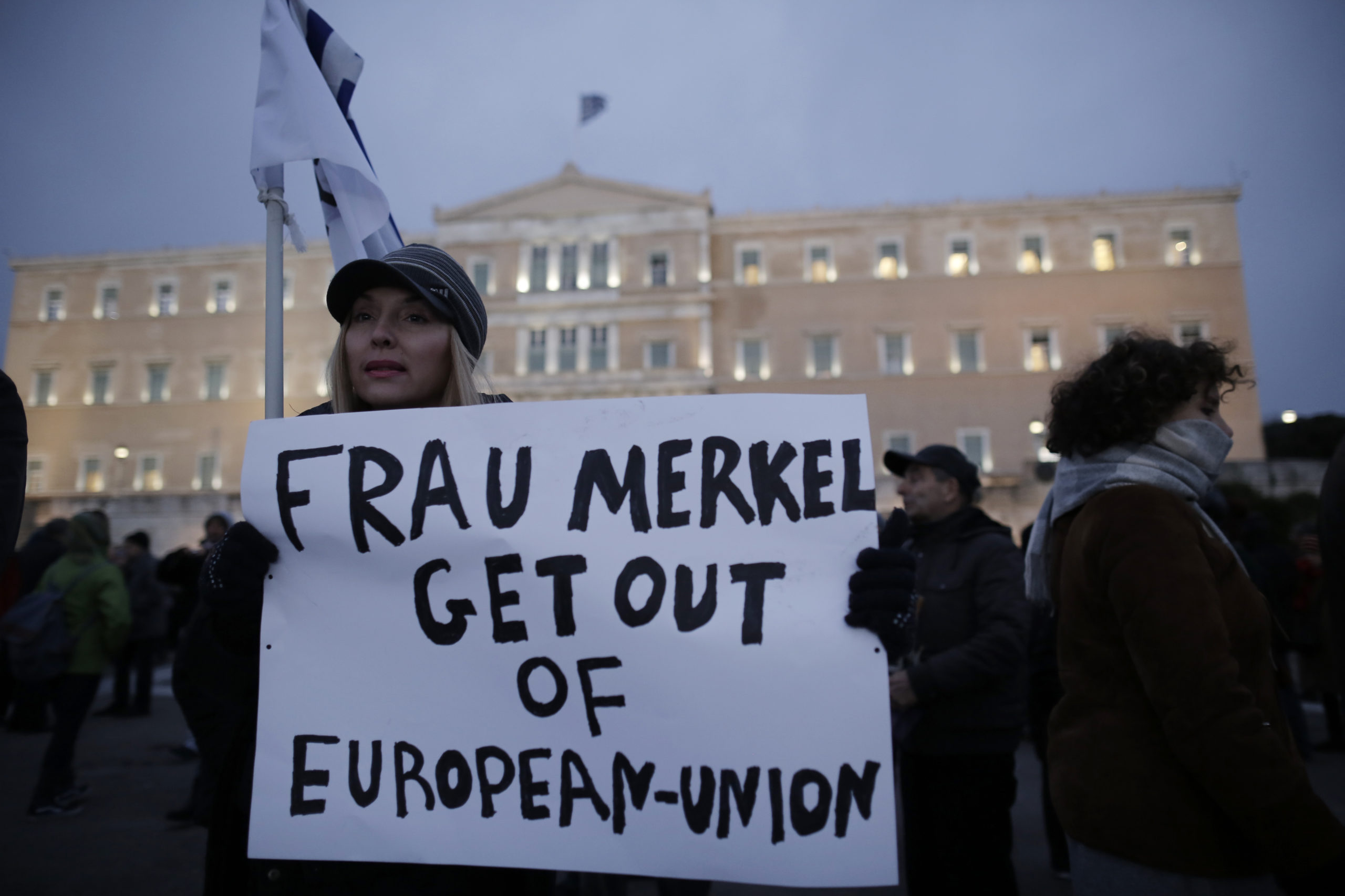 Το πανό για τη Μέρκελ στο Σύνταγμα – ΦΩΤΟ