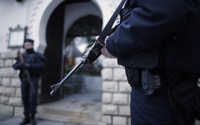 Πυροβόλησαν με καλάσνικοφ σε αστυνομικό τμήμα στη Μασσαλία