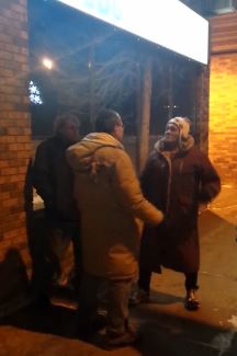 Γροθιές στον… σύζυγο της – ΒΙΝΤΕΟ