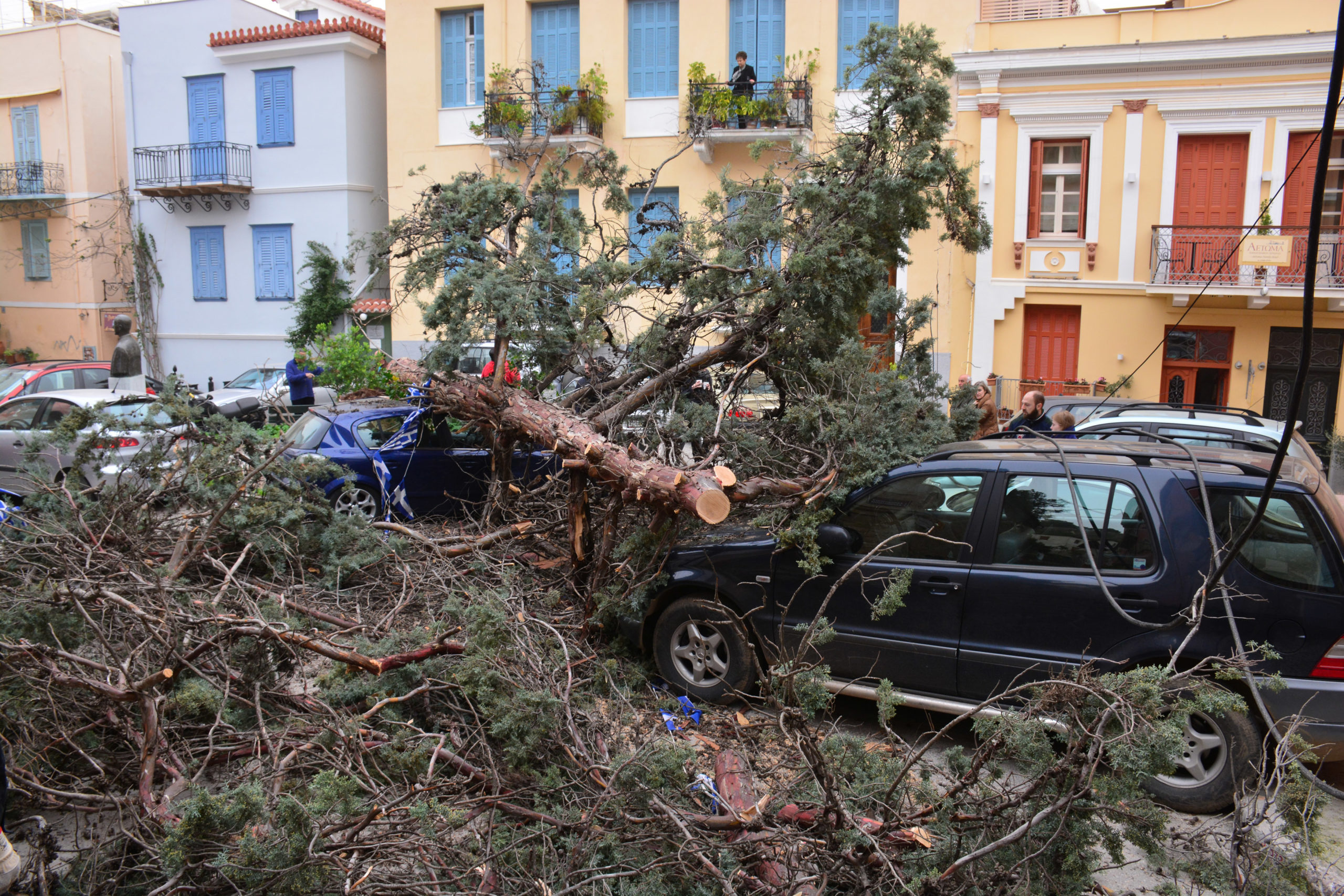 Εικόνες καταστροφής στο Ναύπλιο – ΦΩΤΟ