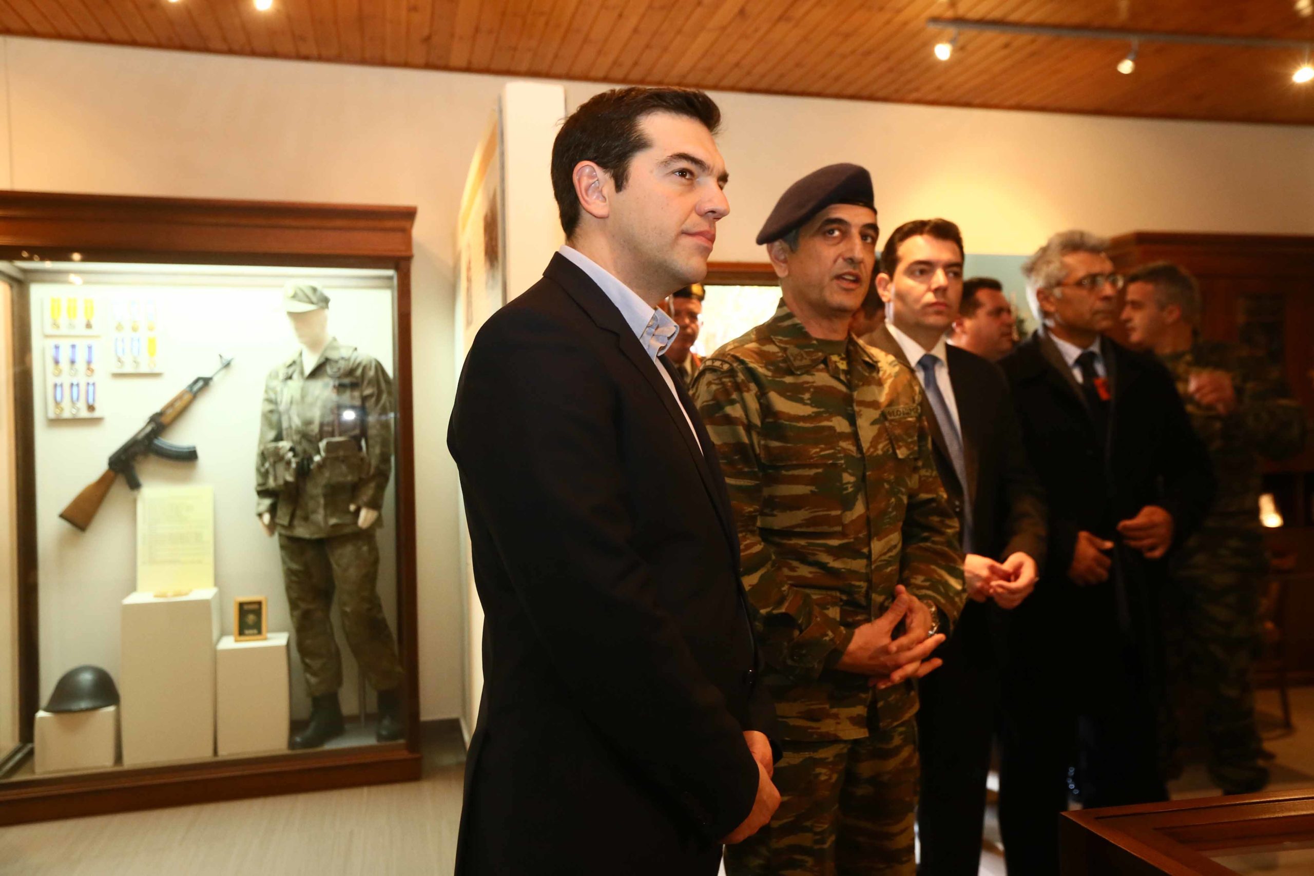 Κύπρος – Στο στρατόπεδο της ΕΛΔΥΚ ο Αλέξης Τσίπρας