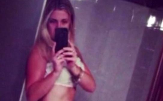 Καθηγήτρια έστελνε ημίγυμνες selfies σε μαθητές