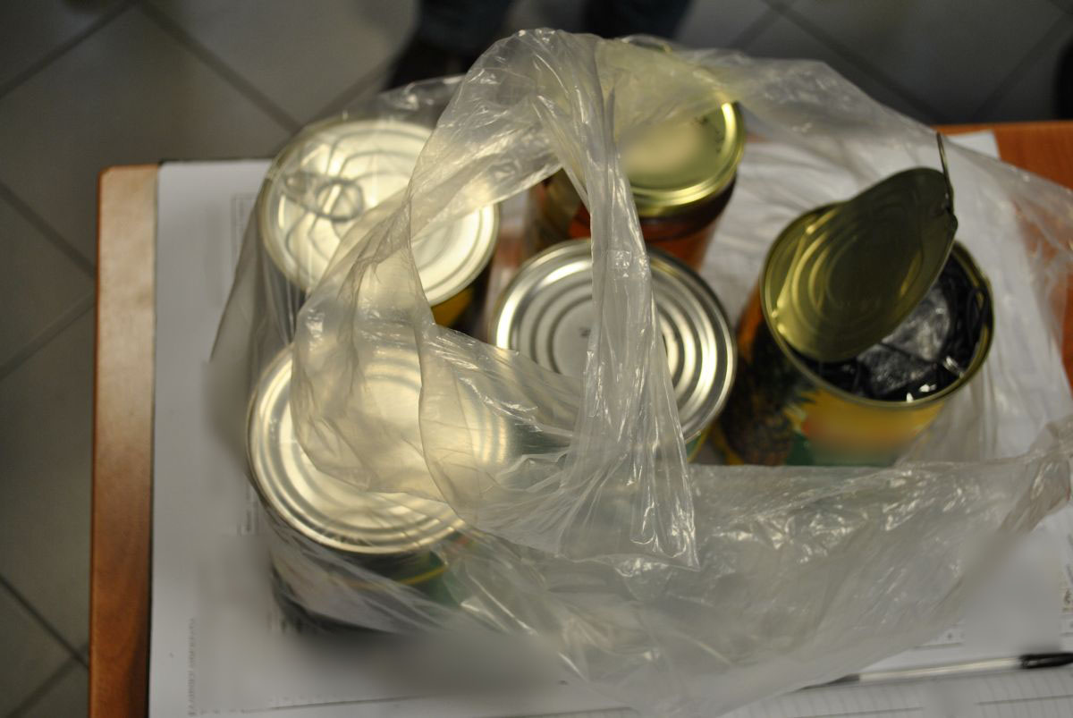 Η “κονσέρβα” έκρυβε… κινητά – ΦΩΤΟ