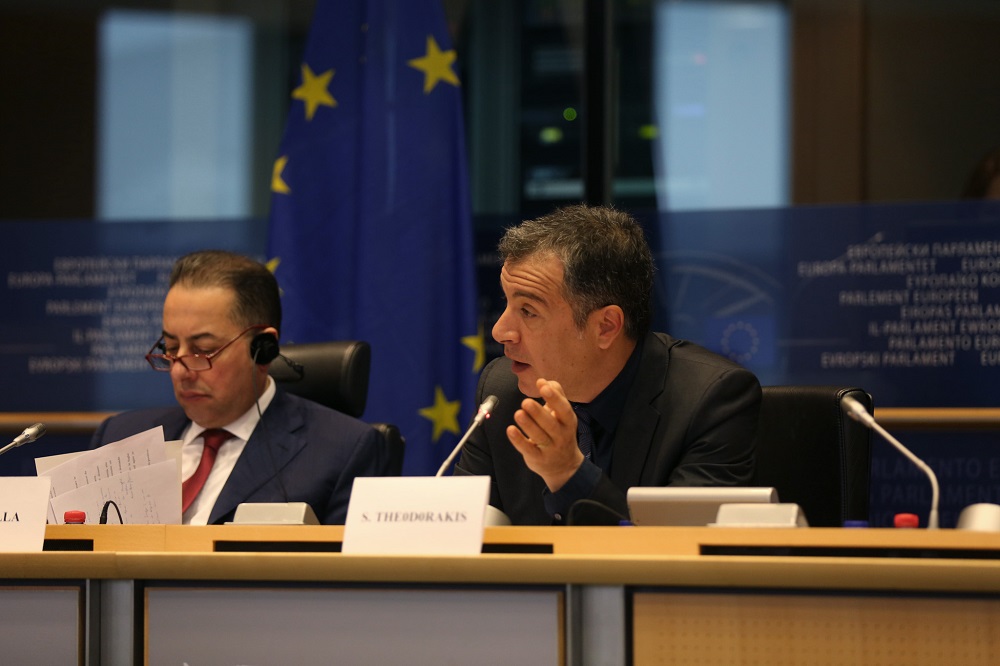 Θεοδωράκης: Δεν θα ενισχύσουμε αυτούς που θέλουν να πάνε την Ελλάδα πίσω