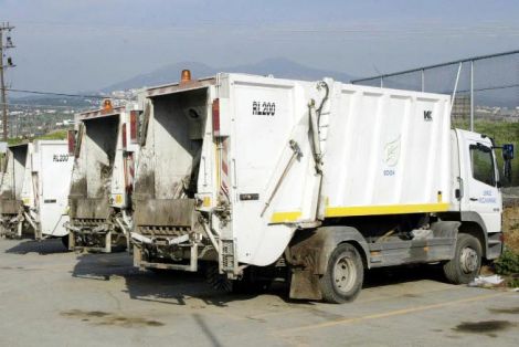 Παρεμπόδισαν απορριμματοφόρα στο Λεβίδι