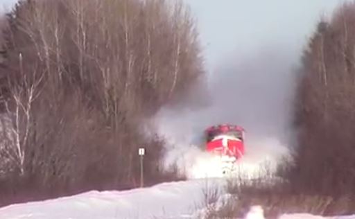 Τρένο περνάει μέσα από χιόνια – ΒΙΝΤΕΟ