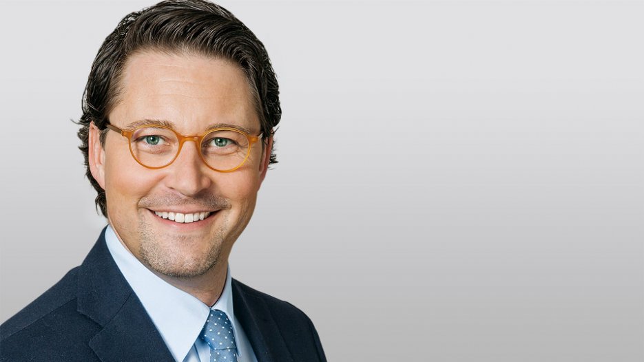 Επίθεση Σόιερ με χαρακτηρισμούς στους Τσίπρα, Βαρουφάκη