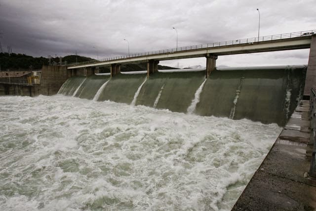 Άνοιξε φράγμα στην Άρτα λόγω της βροχόπτωσης