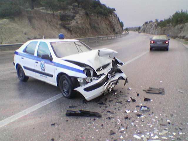 Σύγκρουση τουριστικού λεωφορείου με περιπολικό