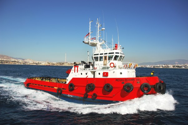 Ρυμουλκείται το “Μελίνα II”