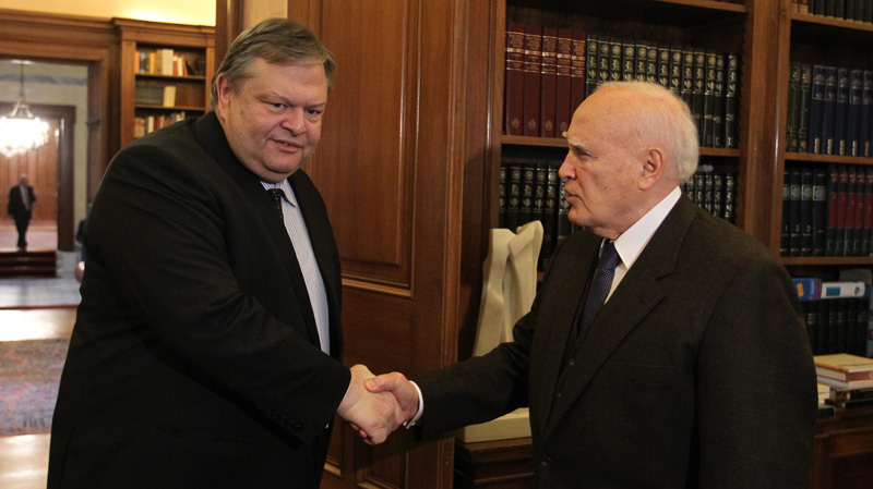 Στον Παπούλια ο Βενιζέλος