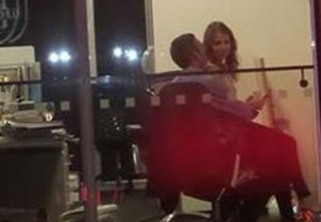 Έκαναν σεξ στο γραφείο… με θεατές – ΒΙΝΤΕΟ