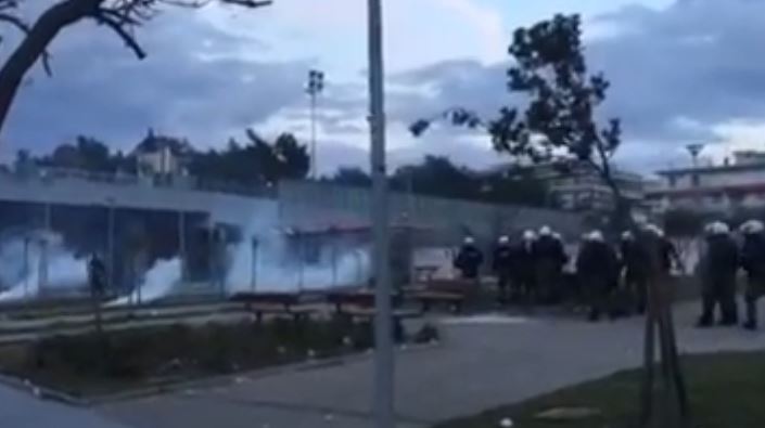 Πετροπόλεμος και χημικά στην Τούμπα – ΒΙΝΤΕΟ