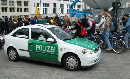 Το μυστικό «ευχαριστώ» του Γερμανού αστυνομικού στον Βαρουφάκη – BINTEO